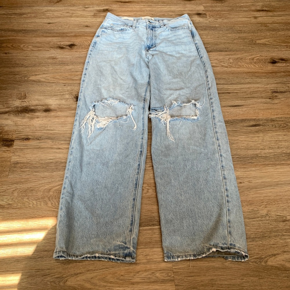 Universal Thread 90s Baggy High Rise Wide Leg Jeans - Distressed Light Wash - 4